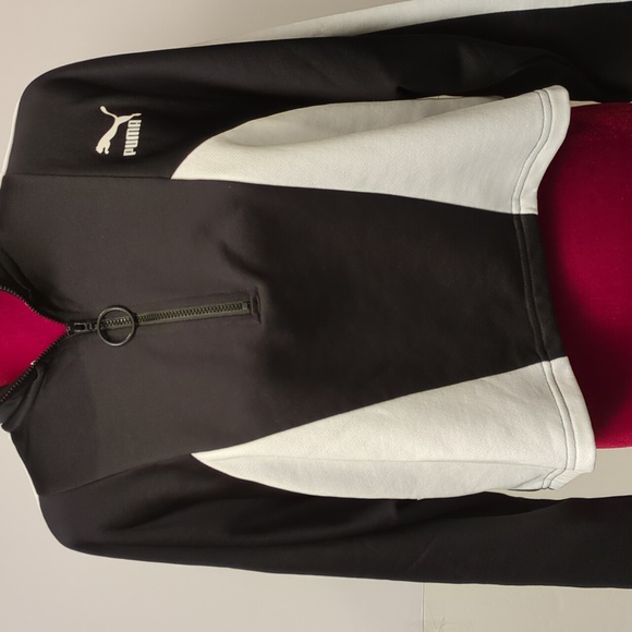 PUMA Crop top Women's NWT Retail $65 - Picture 2 of 5